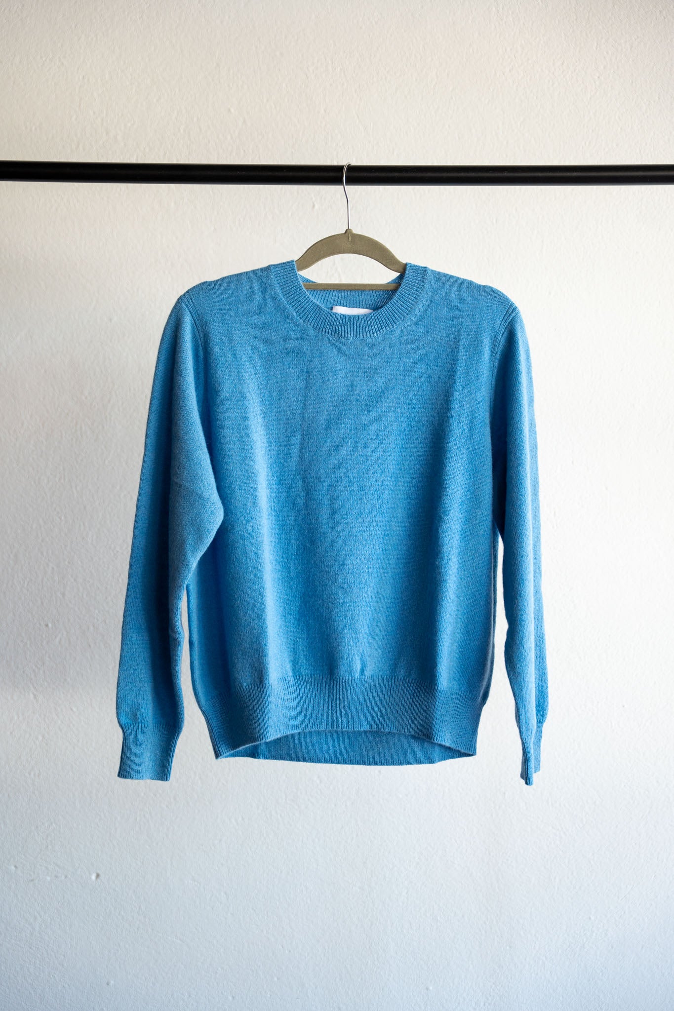 Winterblauer Pulli mit Rundhals