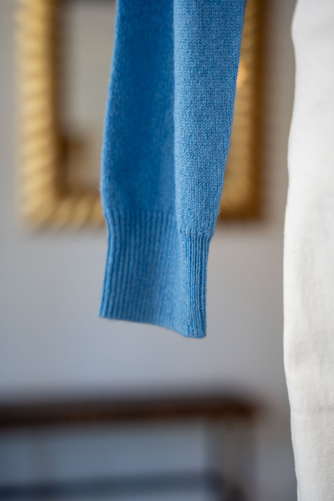 Winterblauer Pulli mit Rundhals