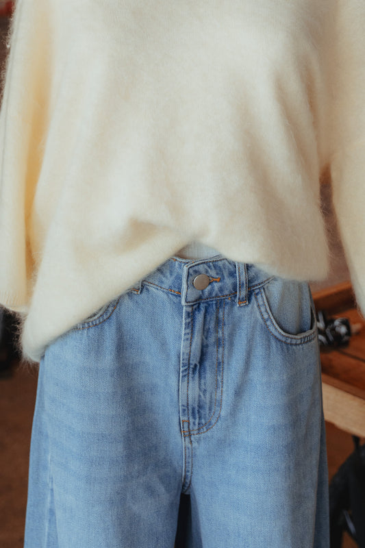 Trendige leichte Sommerjeans