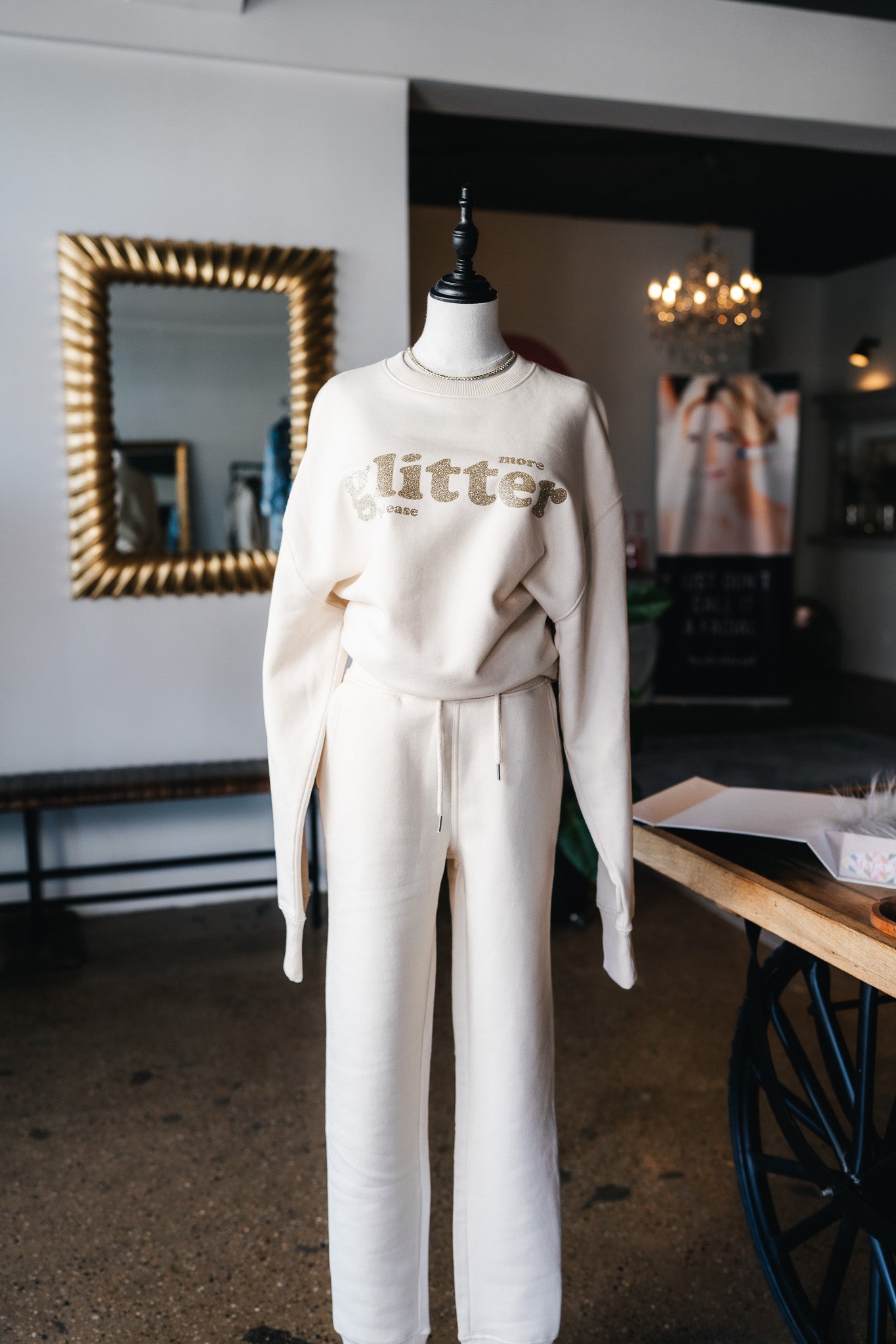 Sweater mit Jogginganzug