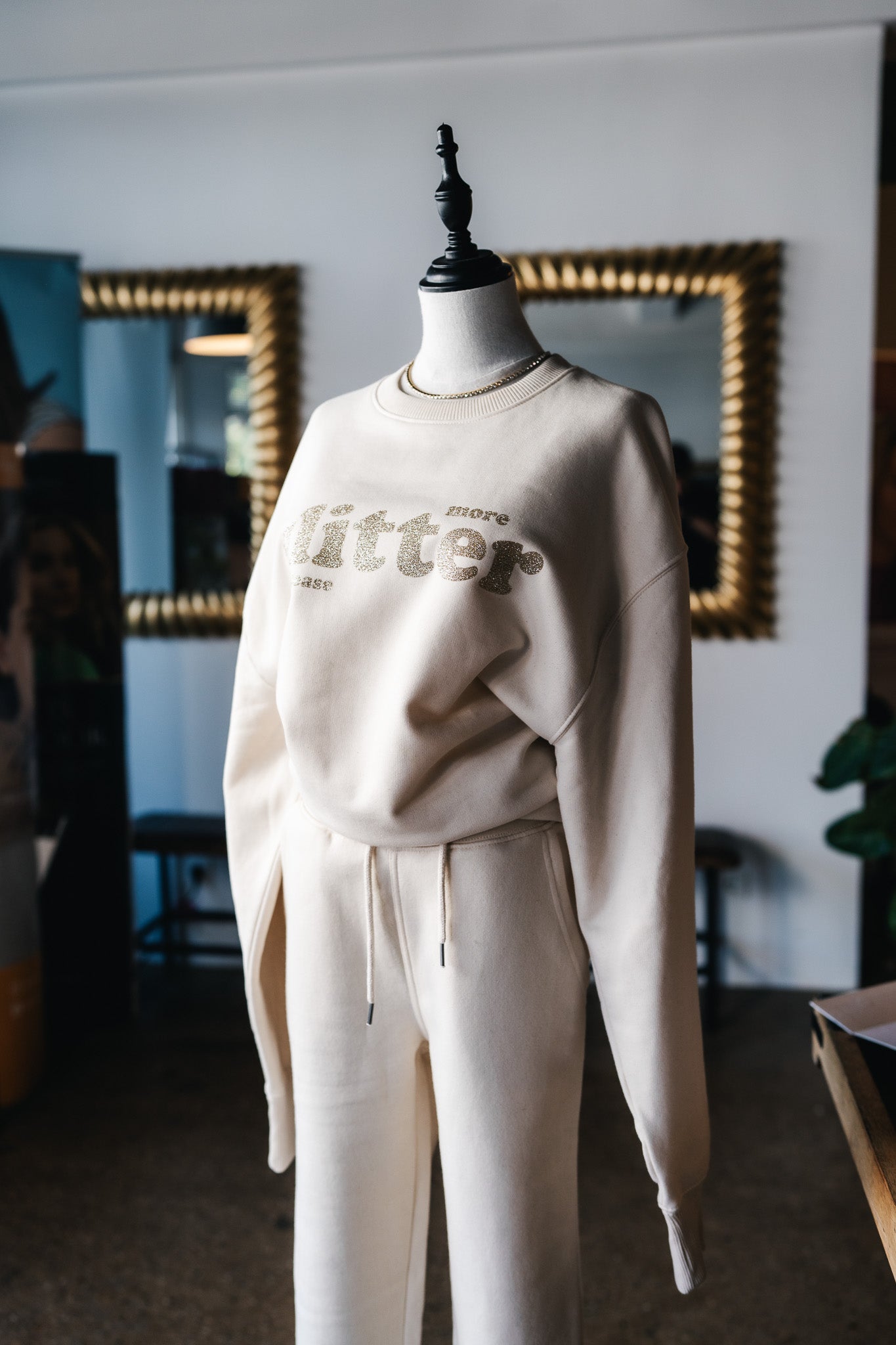 Sweater mit Jogginganzug