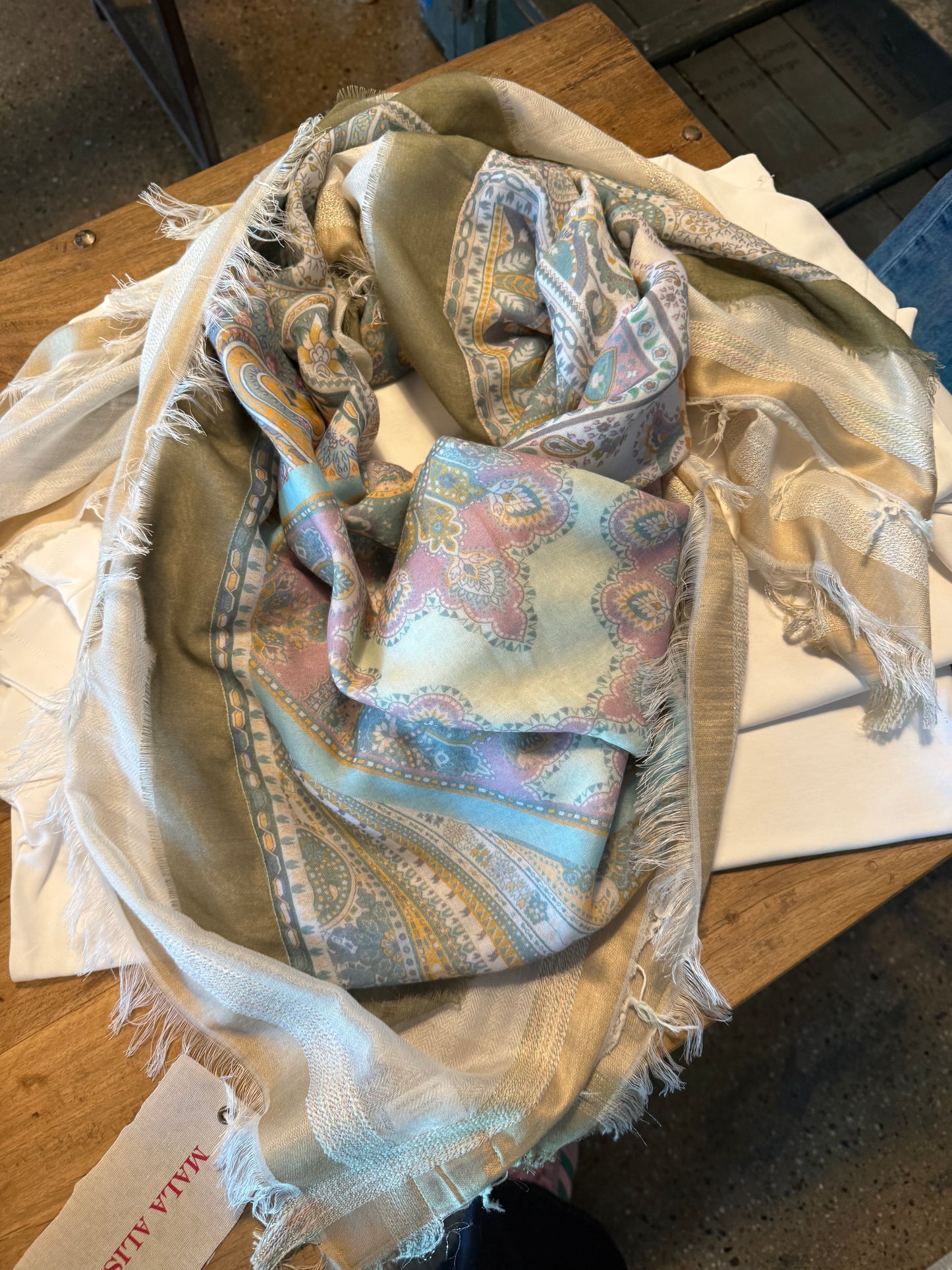 Schönes Dreieckstuch von Mala Alisha