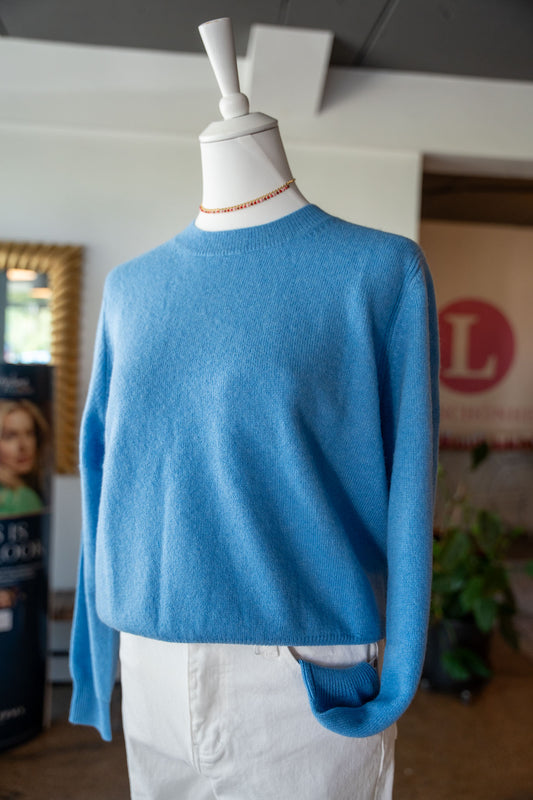 Winterblauer Pulli mit Rundhals