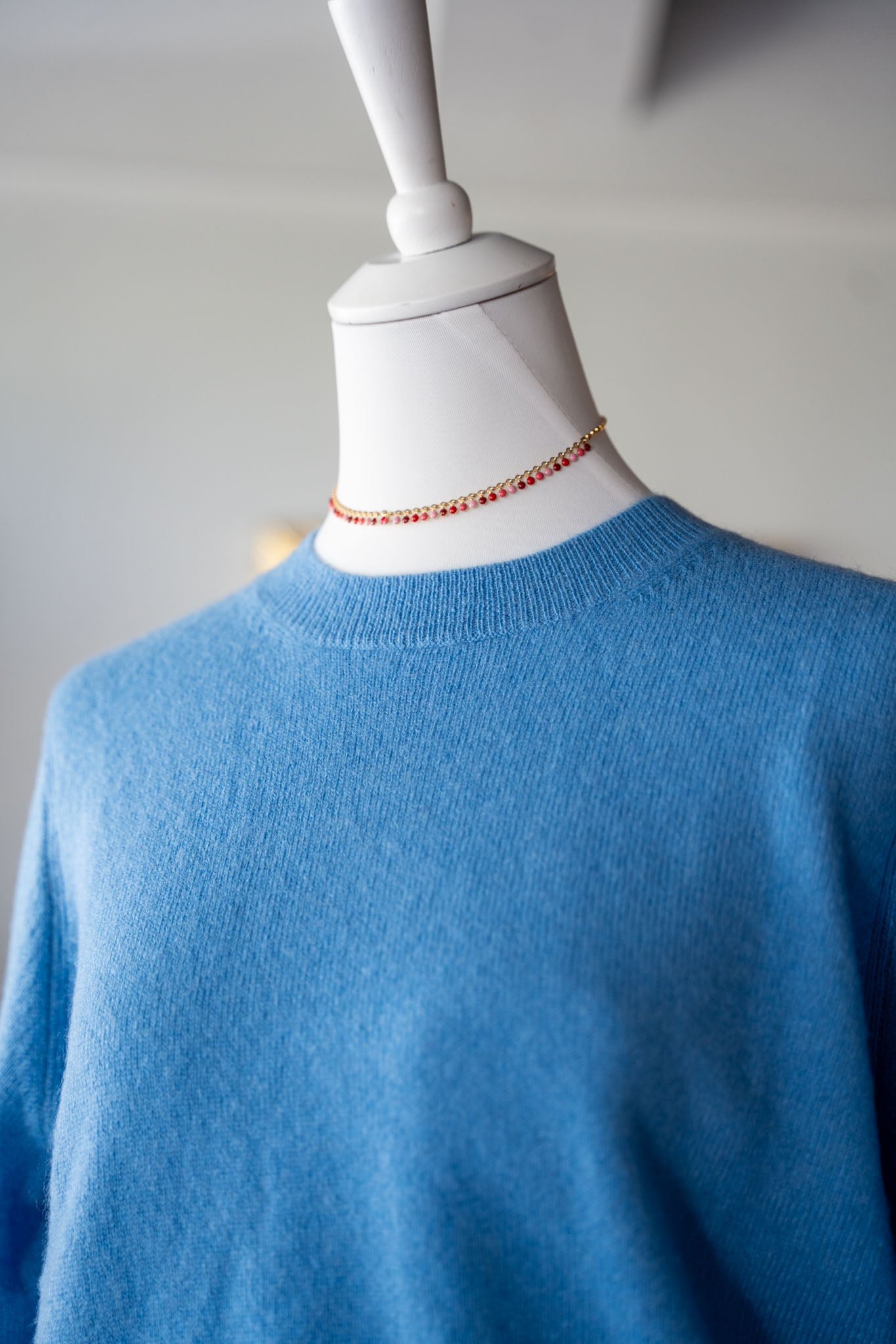 Winterblauer Pulli mit Rundhals