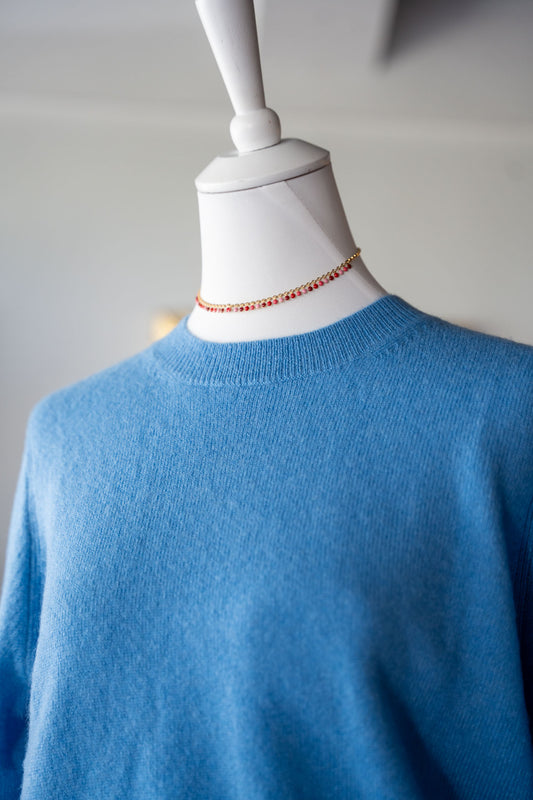 Winterblauer Pulli mit Rundhals