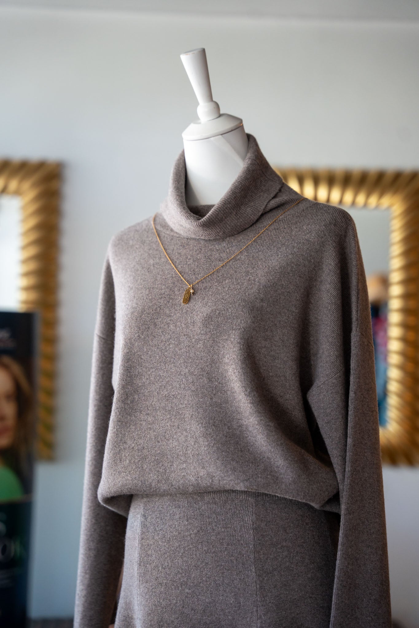 Feiner Merinowolle Pulli mit Kragen